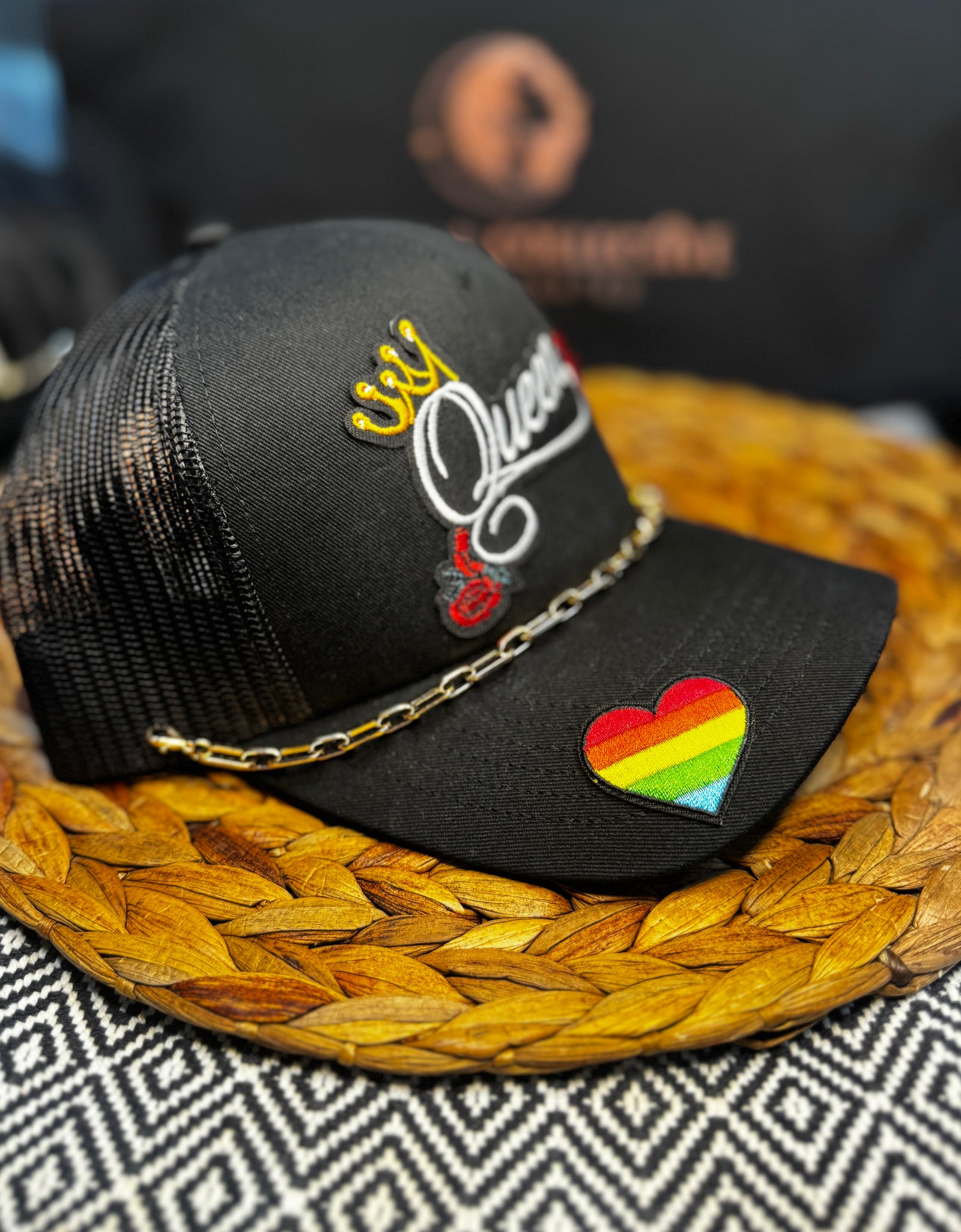 Queen w/ removable hat chain