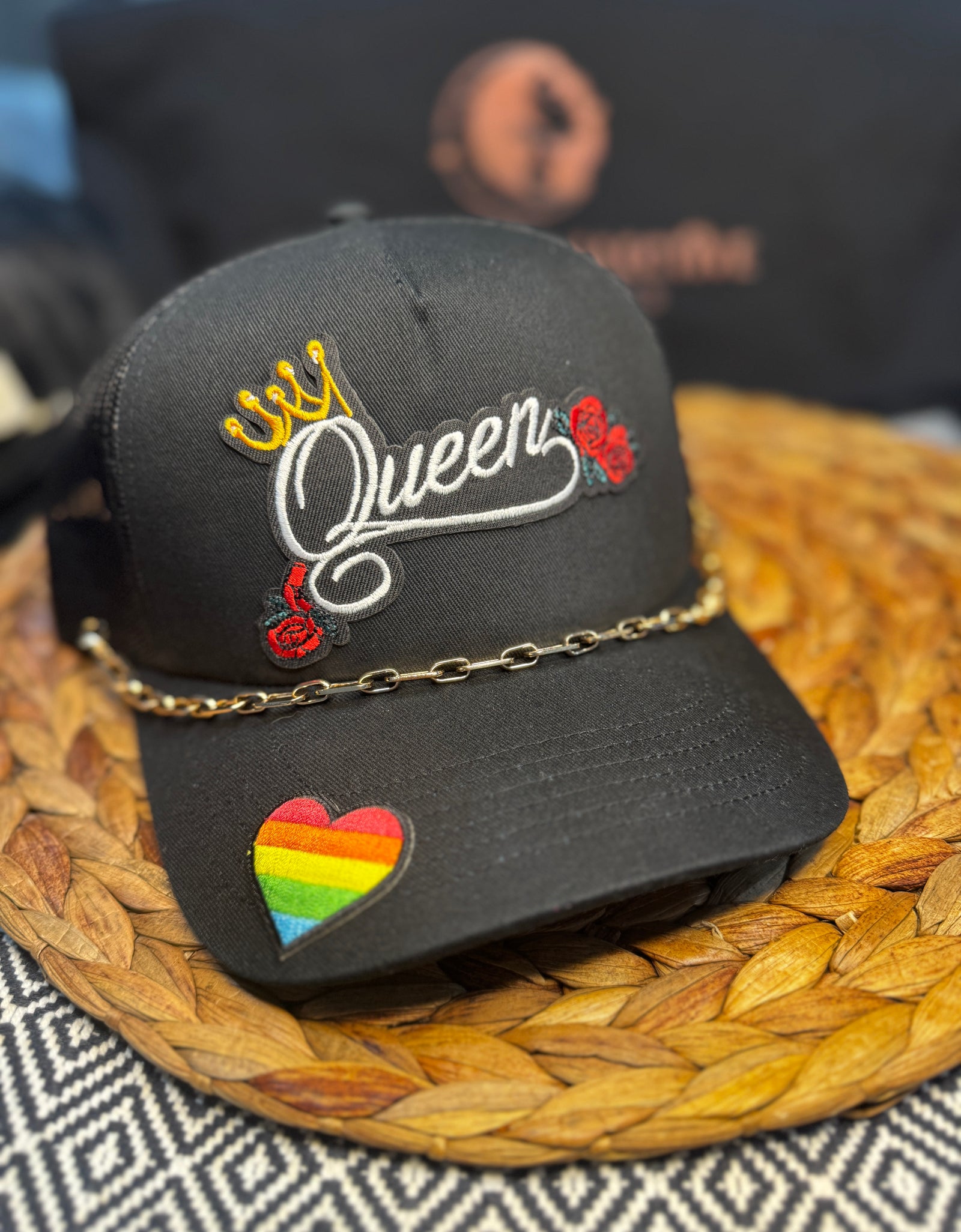 Queen w/ removable hat chain